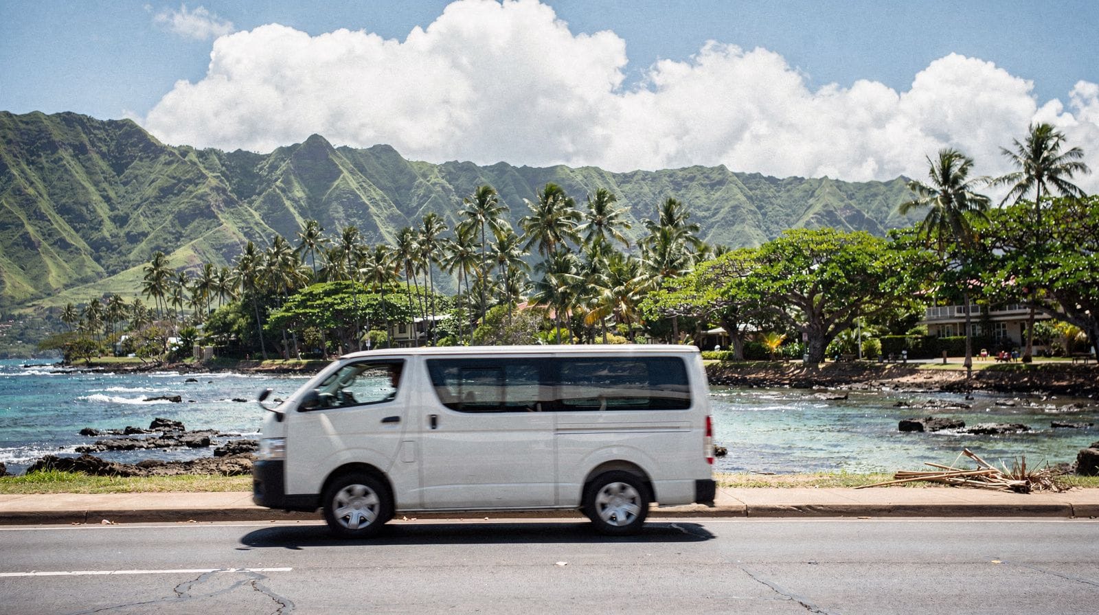 Vaivém do aeroporto ou rideshare: qual chega mais depressa a Waikiki