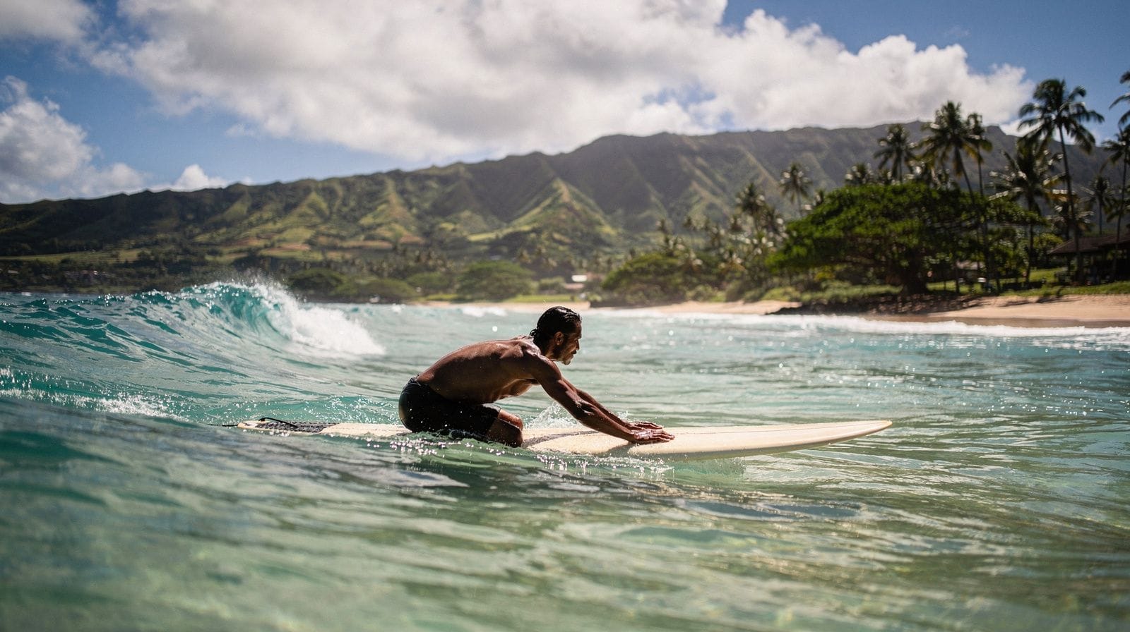 Época de surf no North Shore: quando as ondas ligam (e desligam)