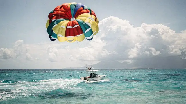 Parasailing and jet-ski tours on Oahu