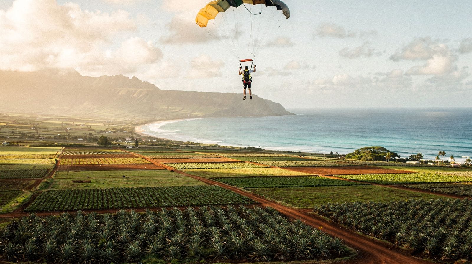 Salto de paraquedas em tandem sobre o North Shore
